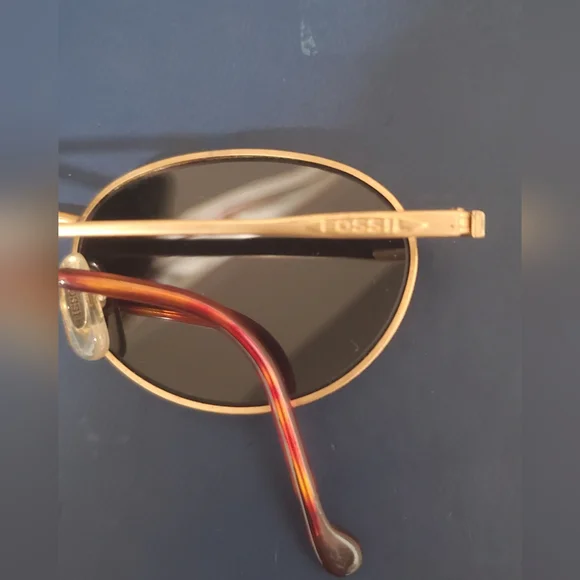 Fossil Vintage 1996 Brushed Gold Sunglasses - Picture 5 of 11